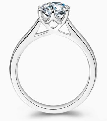 Engagement single dimond ring