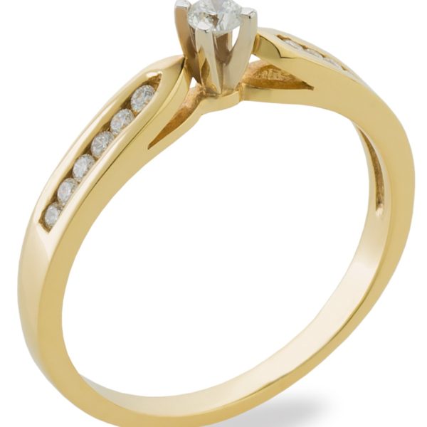 Round cut diamond engagement ring